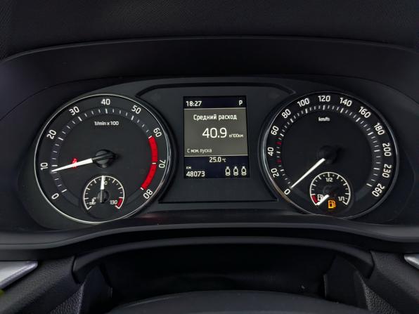 Skoda Octavia IV (A8) с пробегом 2021 года, цена 2 500 000 рублей, 48065 км, лифтбек, Автокод Объявления