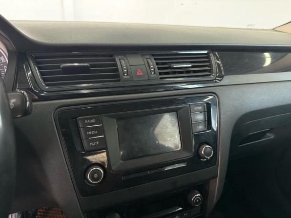 Skoda Rapid I с пробегом 2015 года, цена 729 000 рублей, 318693 км, лифтбек, Автокод Объявления