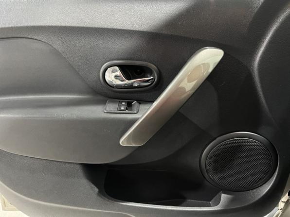 Renault Sandero II с пробегом 2018 года, цена 1 129 300 рублей, 77256 км, хэтчбек, Автокод Объявления