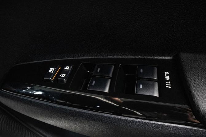 Toyota Corolla XI (E160 E170) Рестайлинг 2 с пробегом 2018 года, цена 1 649 000 рублей, 130000 км, универсал, Автокод Объявления