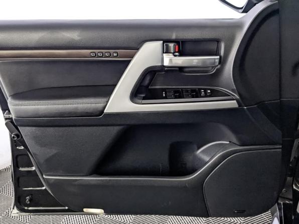 Toyota Land Cruiser 200 Series Рестайлинг 2 с пробегом 2020 года, цена 8 350 000 рублей, 131306 км, внедорожник, Автокод Объявления