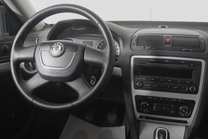 Skoda Octavia II (A5) Рестайлинг с пробегом 2011 года, цена 699 000 рублей, 301000 км, лифтбек, Автокод Объявления