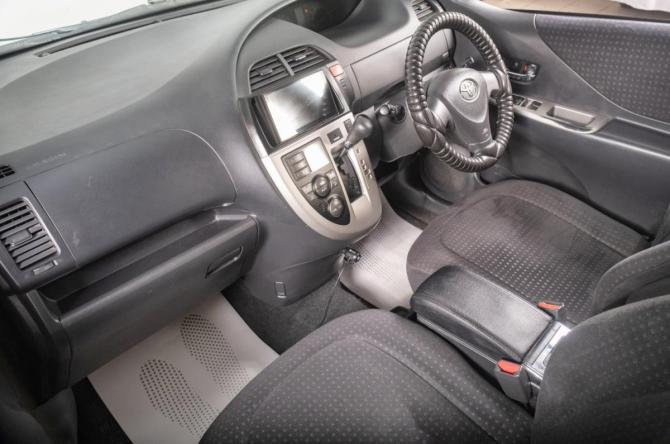 Toyota Ractis I с пробегом 2010 года, цена 629 000 рублей, 214600 км, хэтчбек, Автокод Объявления