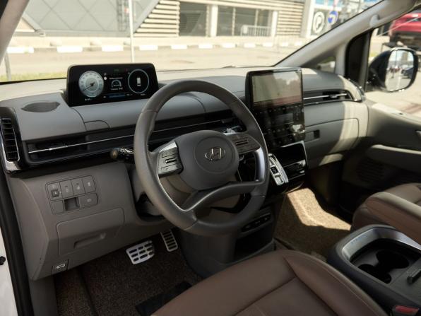 Hyundai Staria I с пробегом 2024 года, цена 6 490 000 рублей, 18000 км, минивэн, Автокод Объявления
