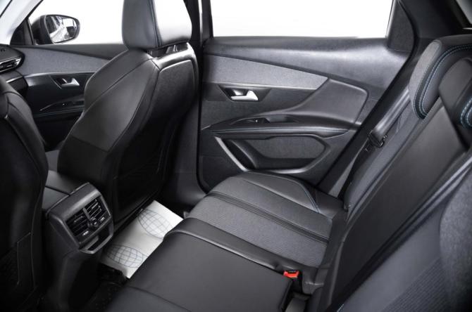 Peugeot 3008 II Рестайлинг с пробегом 2021 года, цена 2 429 000 рублей, 90325 км, внедорожник, Автокод Объявления