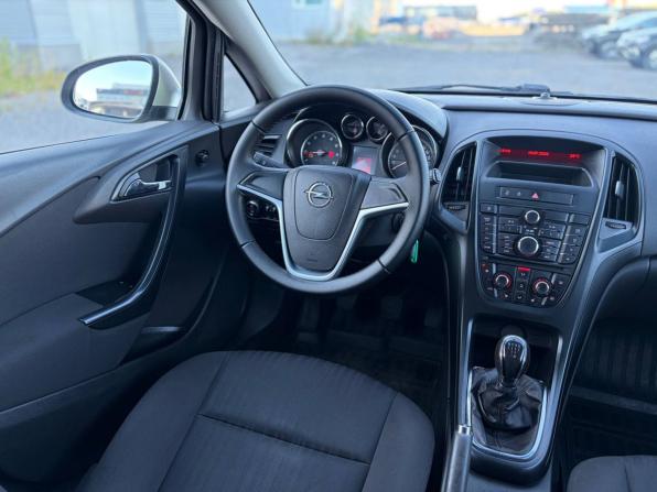 Opel Astra J с пробегом 2012 года, цена 515 000 рублей, 221000 км, хэтчбек, Автокод Объявления