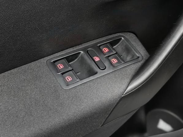Volkswagen Polo V Рестайлинг с пробегом 2018 года, цена 1 055 000 рублей, 106795 км, седан, Автокод Объявления