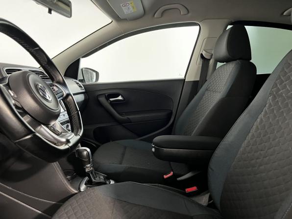 Volkswagen Polo V Рестайлинг с пробегом 2019 года, цена 1 299 900 рублей, 91633 км, седан, Автокод Объявления