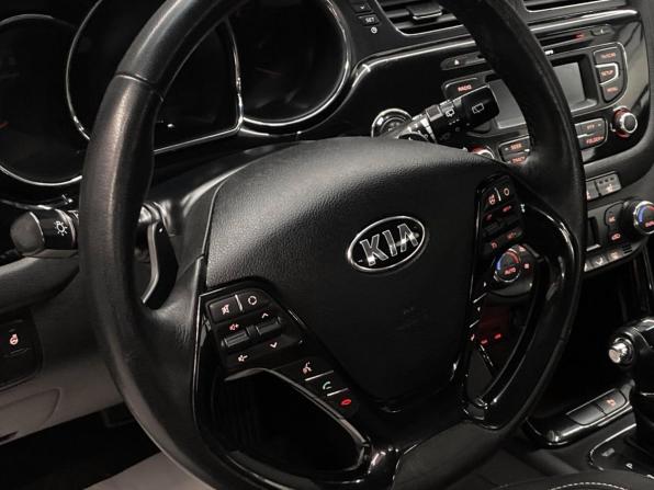 Kia Ceed II с пробегом 2012 года, цена 1 049 000 рублей, 217000 км, хэтчбек, Автокод Объявления