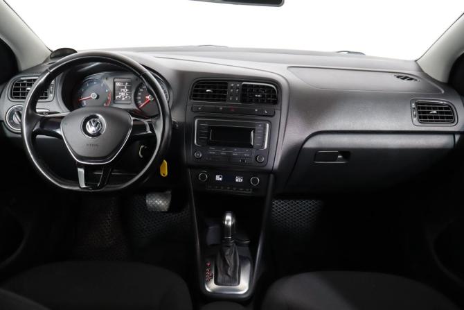 Volkswagen Polo V Рестайлинг с пробегом 2018 года, цена 979 000 рублей, 142000 км, седан, Автокод Объявления