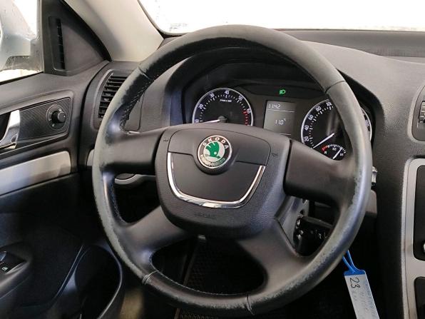 Skoda Octavia II (A5) Рестайлинг с пробегом 2013 года, цена 679 000 рублей, 231640 км, лифтбек, Автокод Объявления