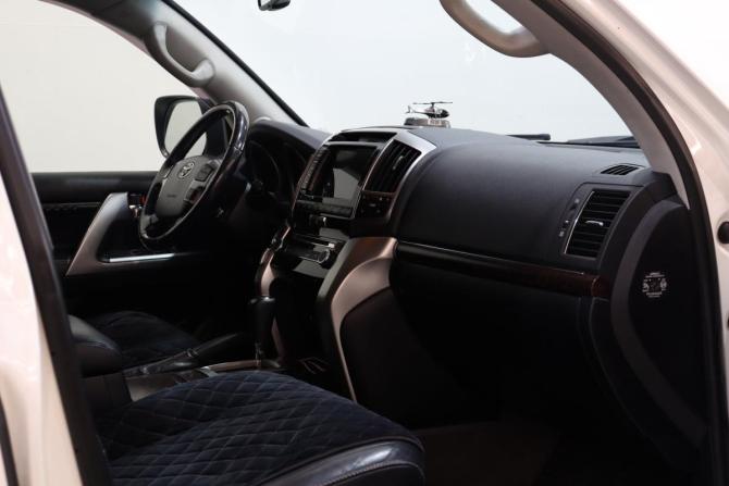 Toyota Land Cruiser 200 Series Рестайлинг 1 с пробегом 2015 года, цена 4 600 000 рублей, 190337 км, внедорожник, Автокод Объявления