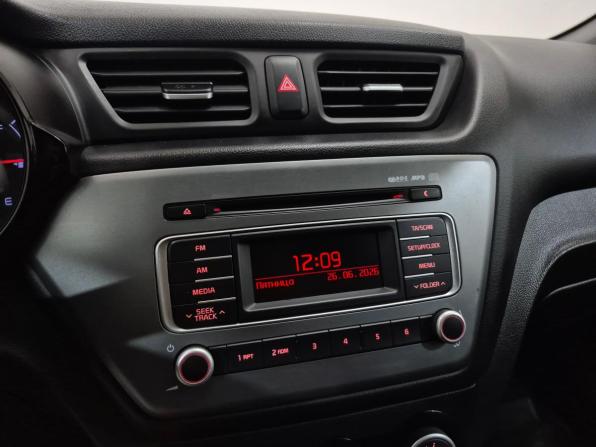 Kia Rio III Рестайлинг с пробегом 2016 года, цена 1 010 000 рублей, 90115 км, хэтчбек, Автокод Объявления