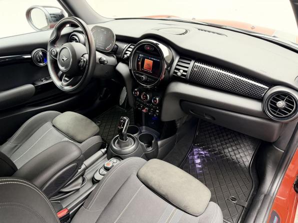 Mini Hatch III (F55/F56) Рестайлинг с пробегом 2021 года, цена 3 556 000 рублей, 54637 км, хэтчбек, Автокод Объявления