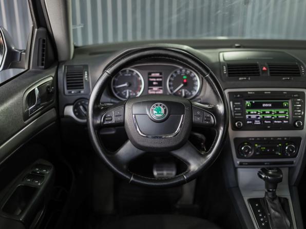 Skoda Octavia II (A5) Рестайлинг с пробегом 2013 года, цена 1 159 000 рублей, 137670 км, лифтбек, Автокод Объявления