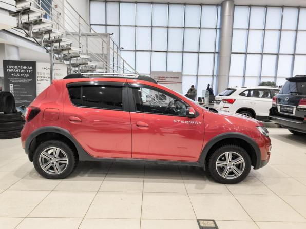 Renault Sandero II с пробегом 2017 года, цена 970 000 рублей, 93002 км, хэтчбек, Автокод Объявления