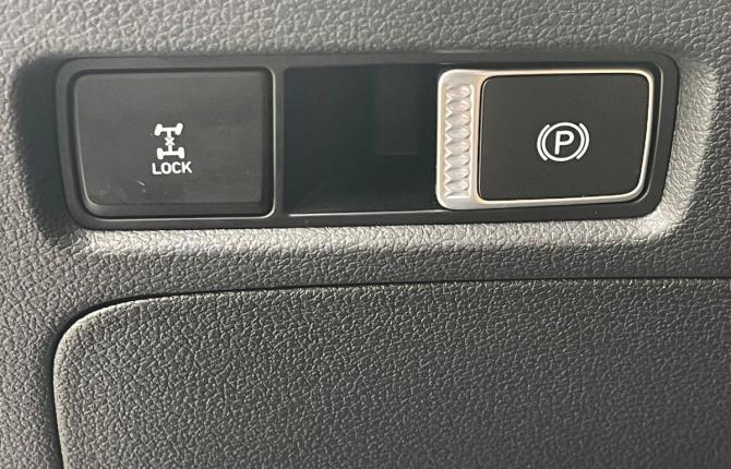 Hyundai Santa Fe IV Рестайлинг с пробегом 2023 года, цена 3 957 000 рублей, 69715 км, внедорожник, Автокод Объявления