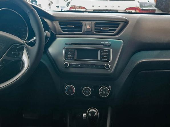 Kia Rio III Рестайлинг с пробегом 2015 года, цена 1 080 000 рублей, 98437 км, хэтчбек, Автокод Объявления
