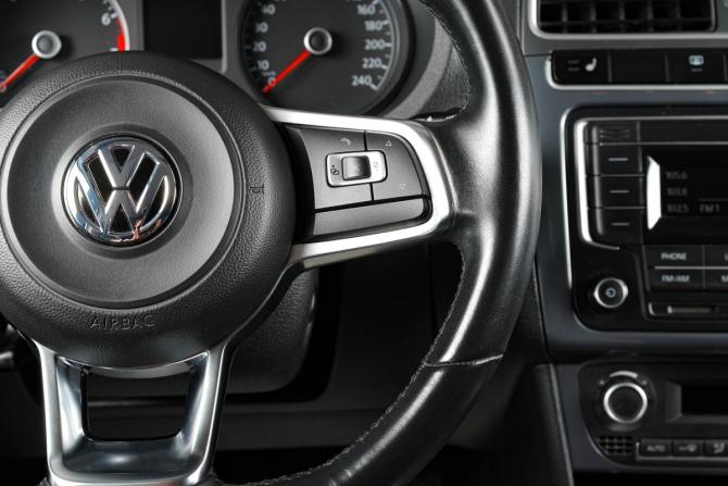 Volkswagen Polo V Рестайлинг с пробегом 2020 года, цена 1 629 000 рублей, 96000 км, седан, Автокод Объявления