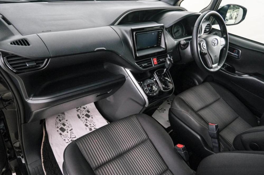 Toyota Voxy III (R80) Рестайлинг Красноярск  - изображение 13