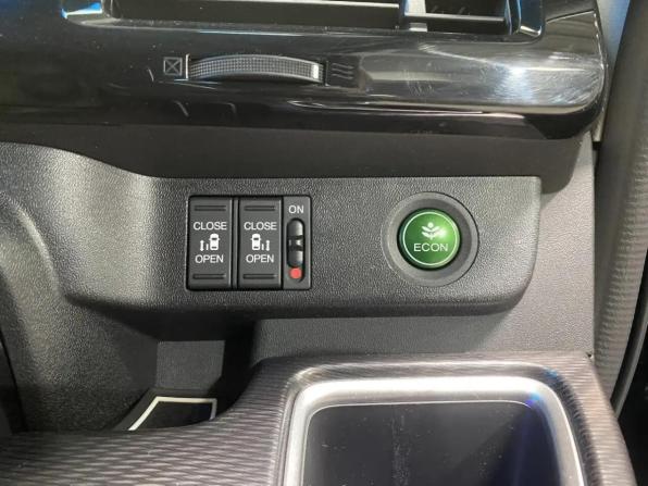 Honda Stepwgn V Рестайлинг с пробегом 2019 года, цена 2 719 000 рублей, 45423 км, минивэн, Автокод Объявления