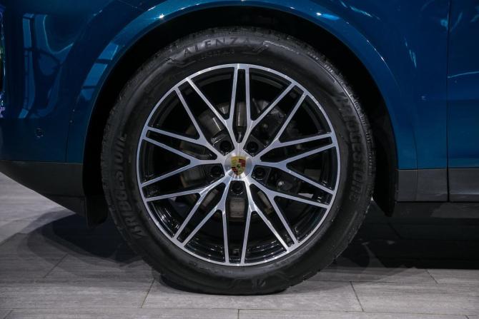 Porsche Cayenne III Рестайлинг с пробегом 2023 года, цена 17 495 000 рублей, 10172 км, внедорожник, Автокод Объявления