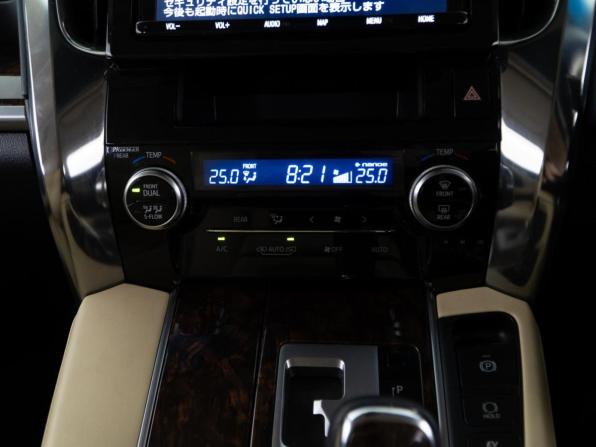 Toyota Vellfire II Рестайлинг с пробегом 2019 года, цена 4 098 999 рублей, 106830 км, минивэн, Автокод Объявления
