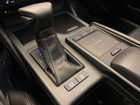 Lexus ES VII с пробегом 2018 года, цена 3 100 000 рублей, 252004 км, седан, Автокод Объявления