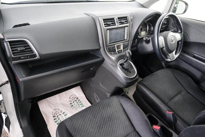 Toyota Ractis II с пробегом 2012 года, цена 959 000 рублей, 65000 км, хэтчбек, Автокод Объявления