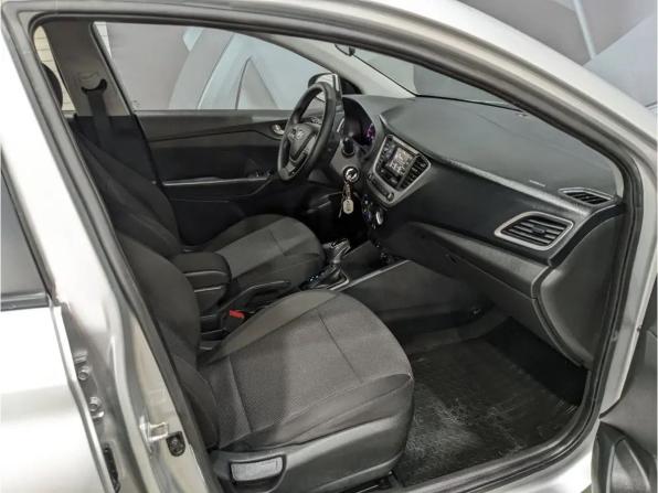 Hyundai Solaris II с пробегом 2018 года, цена 940 000 рублей, 195000 км, седан, Автокод Объявления