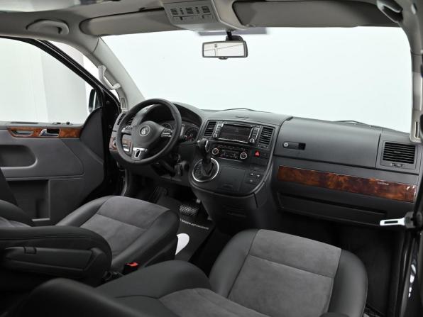 Volkswagen Multivan T5 Рестайлинг с пробегом 2011 года, цена 1 599 000 рублей, 155000 км, минивэн, Автокод Объявления