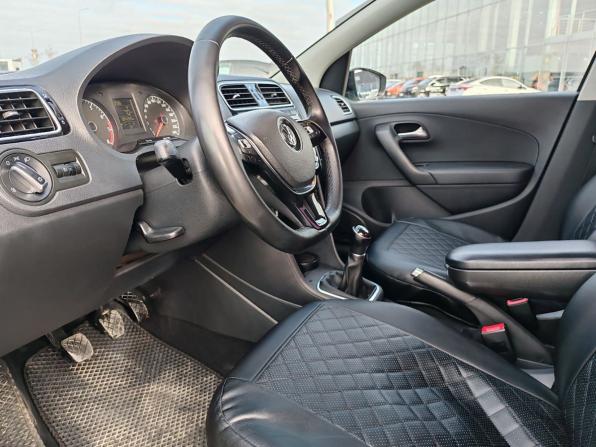 Volkswagen Polo V Рестайлинг с пробегом 2017 года, цена 719 000 рублей, 284500 км, седан, Автокод Объявления