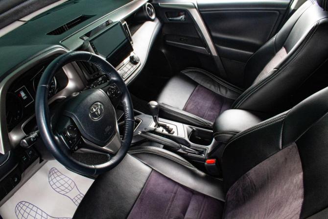 Toyota RAV4 IV (XA40) Рестайлинг с пробегом 2018 года, цена 2 749 000 рублей, 135000 км, внедорожник, Автокод Объявления