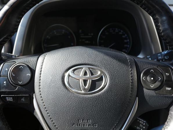 Toyota RAV4 IV (XA40) Рестайлинг с пробегом 2018 года, цена 2 390 000 рублей, 227608 км, внедорожник, Автокод Объявления