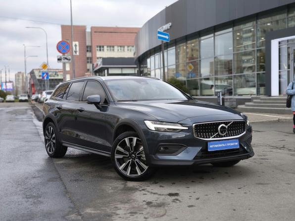 Volvo V60 Cross Country II с пробегом 2023 года, цена 6 250 000 рублей, 39628 км, универсал, Автокод Объявления
