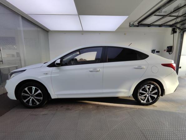 Hyundai Solaris II с пробегом 2017 года, цена 1 049 000 рублей, 90000 км, седан, Автокод Объявления