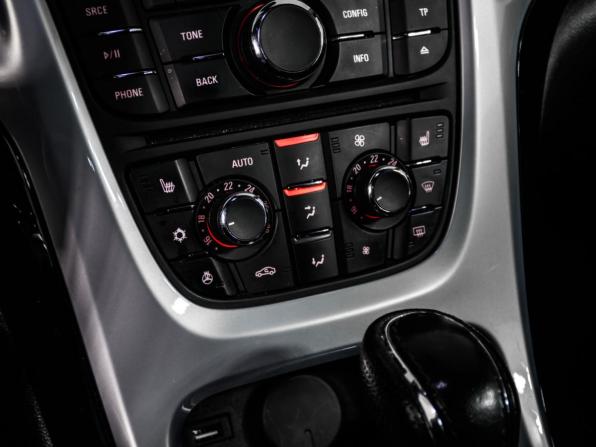 Opel Astra J Рестайлинг с пробегом 2014 года, цена 898 000 рублей, 142301 км, хэтчбек, Автокод Объявления