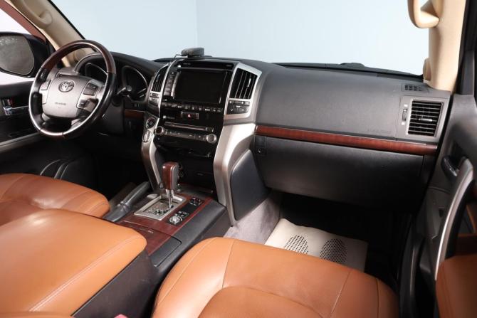Toyota Land Cruiser 200 Series Рестайлинг 1 с пробегом 2015 года, цена 4 399 000 рублей, 375000 км, внедорожник, Автокод Объявления