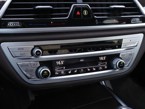BMW 7 серии VI (G11/G12) Рестайлинг с пробегом 2019 года, цена 4 320 000 рублей, 240058 км, седан, Автокод Объявления