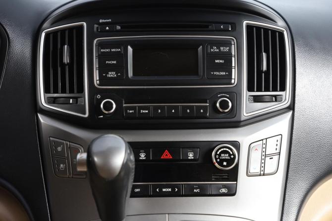 Hyundai H-1 II Рестайлинг 2 с пробегом 2021 года, цена 2 949 000 рублей, 198000 км, минивэн, Автокод Объявления
