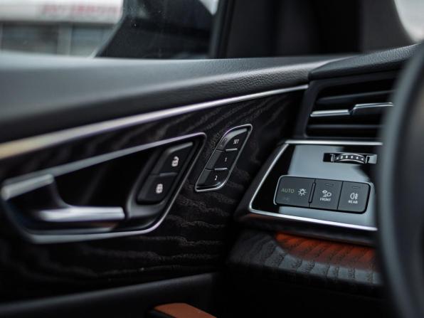 Audi Q8 I (4M) с пробегом 2022 года, цена 6 750 000 рублей, 115834 км, внедорожник, Автокод Объявления