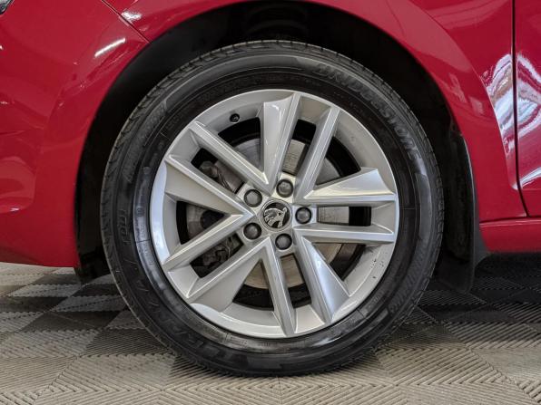 Skoda Rapid I Рестайлинг с пробегом 2019 года, цена 1 395 000 рублей, 72413 км, лифтбек, Автокод Объявления