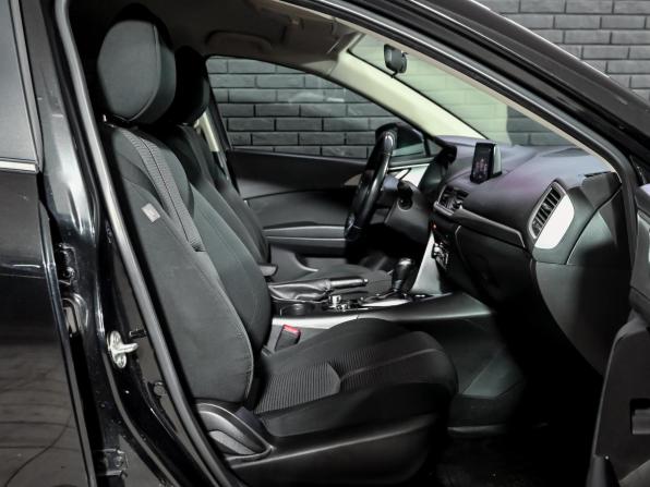 Mazda 3 III (BM) Рестайлинг с пробегом 2018 года, цена 1 630 000 рублей, 80504 км, седан, Автокод Объявления