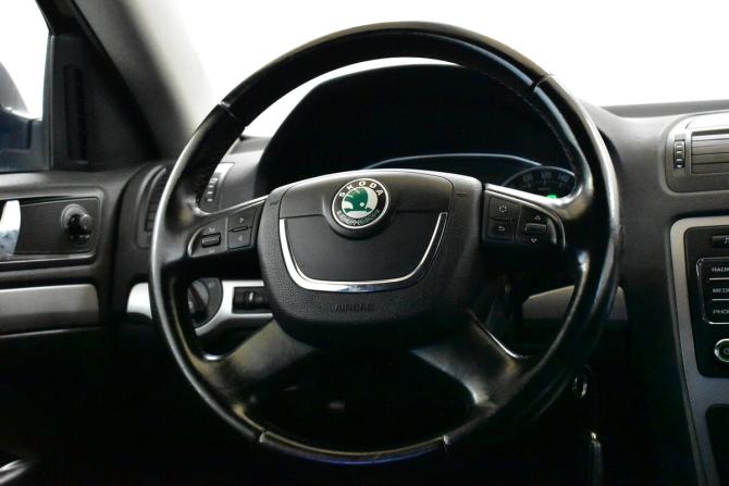 Skoda Octavia II (A5) Рестайлинг с пробегом 2012 года, цена 820 000 рублей, 239506 км, лифтбек, Автокод Объявления