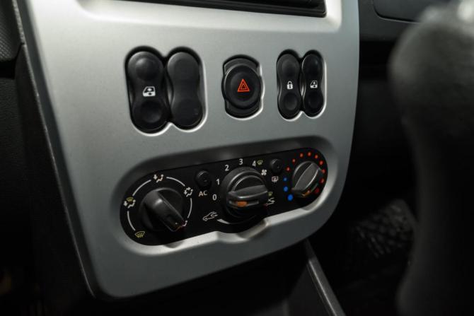 Renault Sandero I с пробегом 2012 года, цена 630 000 рублей, 157120 км, хэтчбек, Автокод Объявления