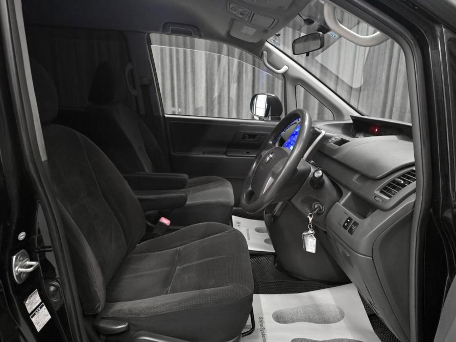 Toyota Voxy II (R70) Красноярск  - изображение 10
