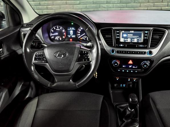 Hyundai Solaris II с пробегом 2017 года, цена 1 390 000 рублей, 55818 км, седан, Автокод Объявления