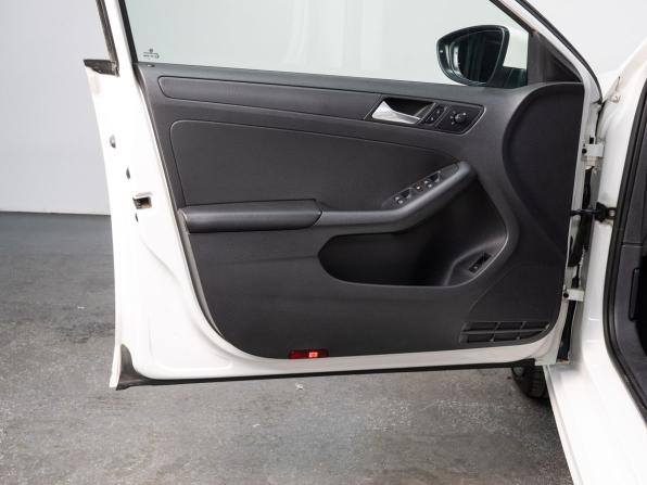 Volkswagen Jetta VI с пробегом 2013 года, цена 1 049 000 рублей, 210245 км, седан, Автокод Объявления