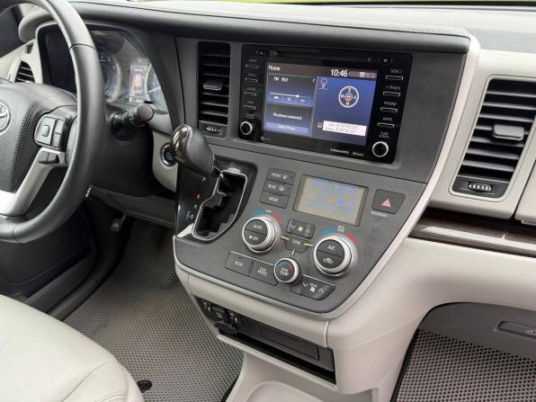 Toyota Sienna III Рестайлинг 2 с пробегом 2019 года, цена 3 275 000 рублей, 156636 км, минивэн, Автокод Объявления