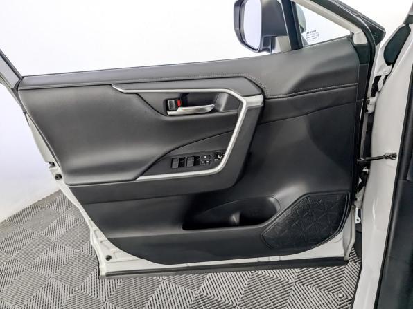 Toyota RAV4 V (XA50) с пробегом 2021 года, цена 3 300 000 рублей, 163197 км, внедорожник, Автокод Объявления